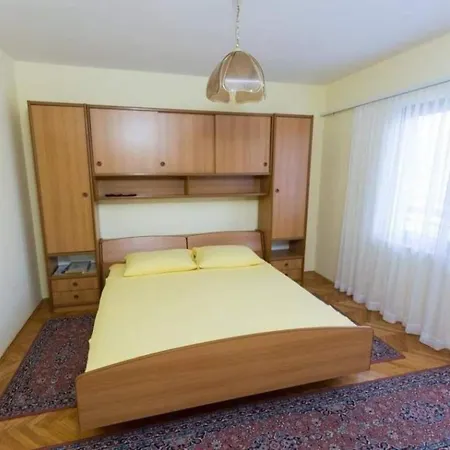 Apartman Bridi Okrug Gornji - Four Bedroom *