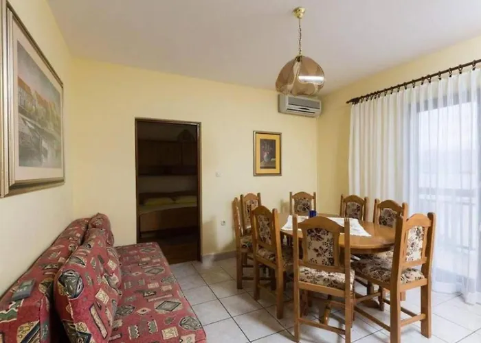Bridi Okrug Gornji - Four Bedroom Apartament *