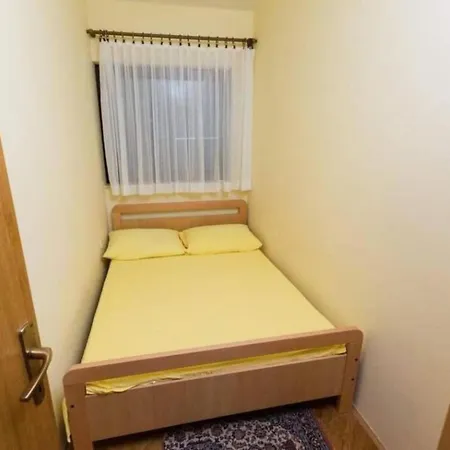 Bridi Okrug Gornji - Four Bedroom *