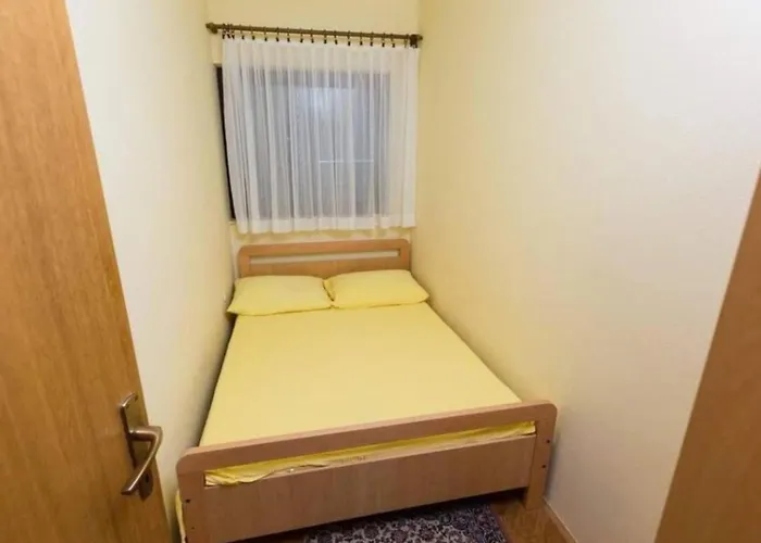 Bridi Okrug Gornji - Four Bedroom *